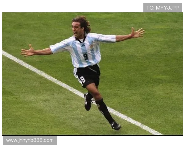 足球璀璨星河汇聚天下足球明星系列精彩瞬间与传奇故事 足球璀璨星河汇聚天下足球明星系列精彩瞬间与传奇故事