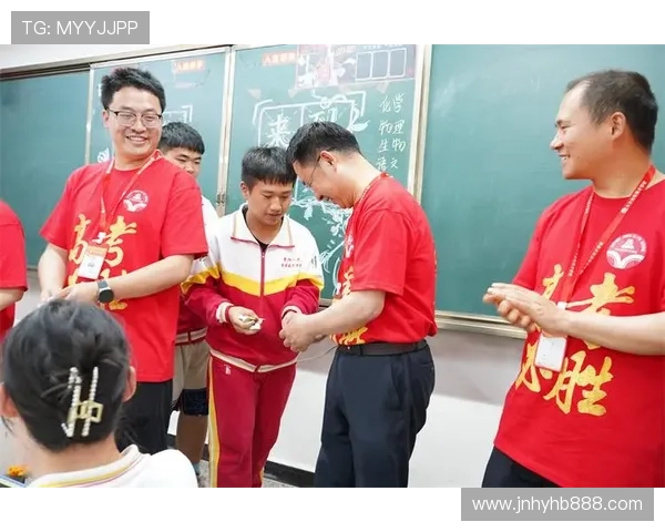 足球明星齐聚祝福高考学子愿你们金榜题名梦想成真