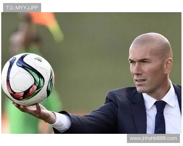 车内摆件足球明星齐达内的魅力与风采尽显车内装饰的独特魅力