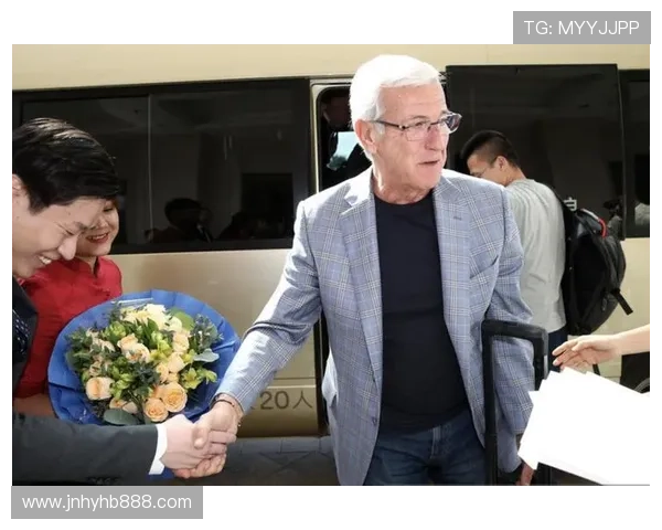 武汉羽毛球队在亚运会中的团队协作表现分析与点评